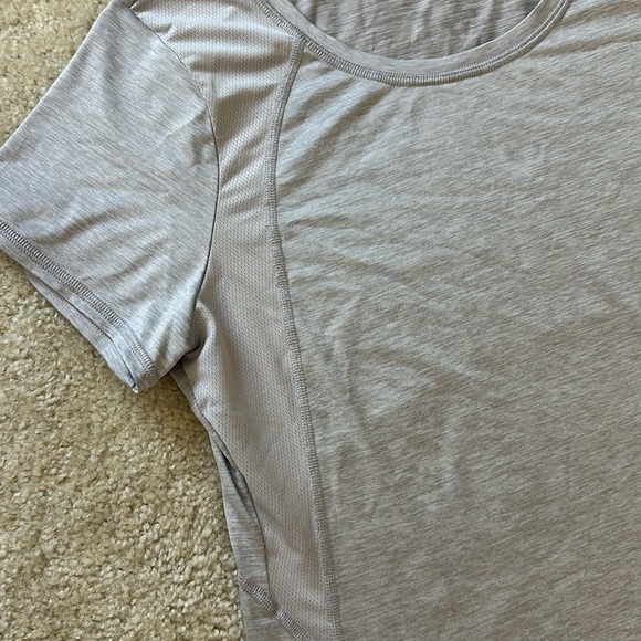 Women’s Activewear Dri Fit Shirt Size Medium - Picture 4 of 6